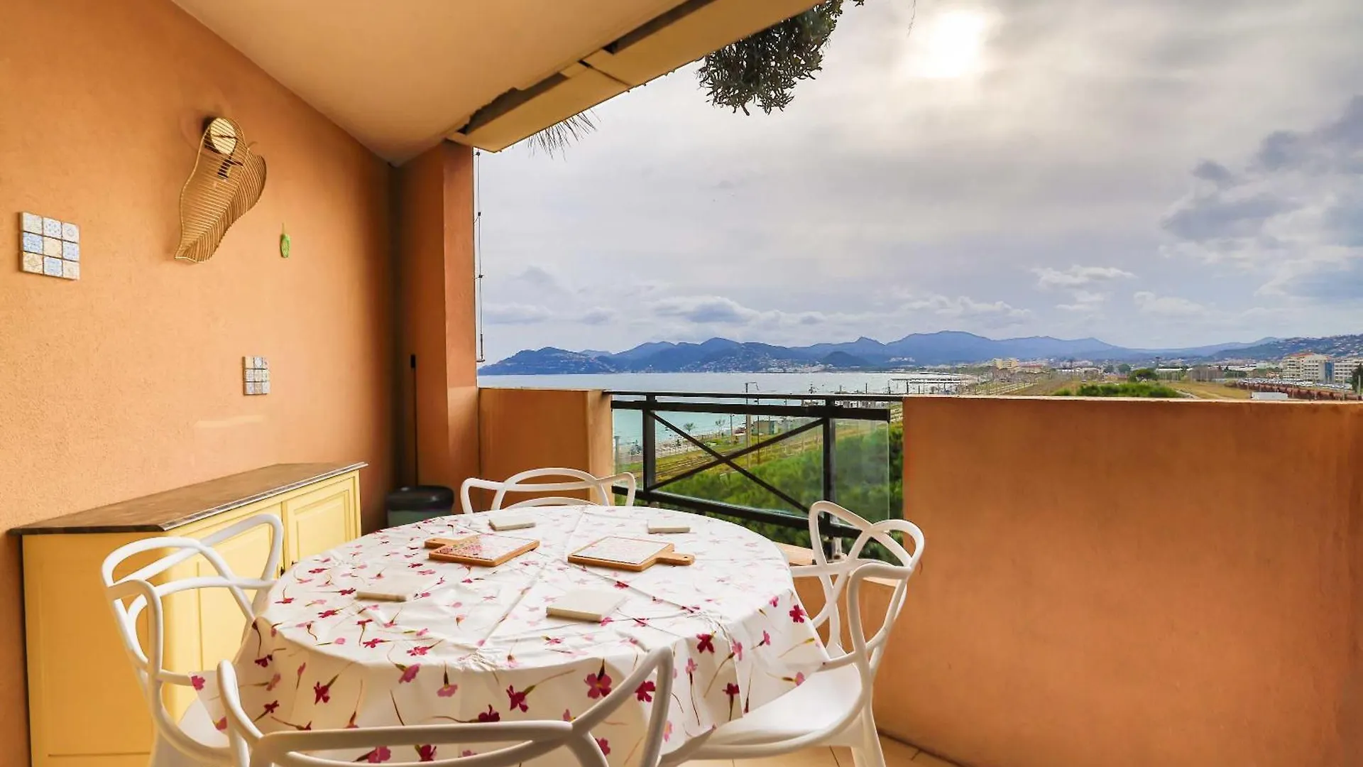 Le Cannes Beach 497 - Vue Mer Et Piscine A Cannes 0*,  Frankrike